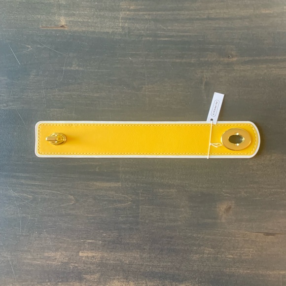 Coach NWT Yellow Leather Turnlock Bracelet Cuff - Picture 4 of 6